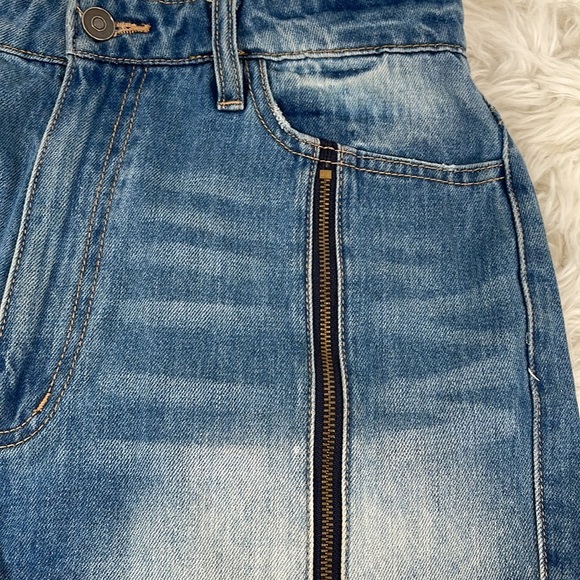 FASHION NOVA Frayed Raw Hem High Waisted Front Zipper Denim Jean Shorts 9 - Picture 6 of 6